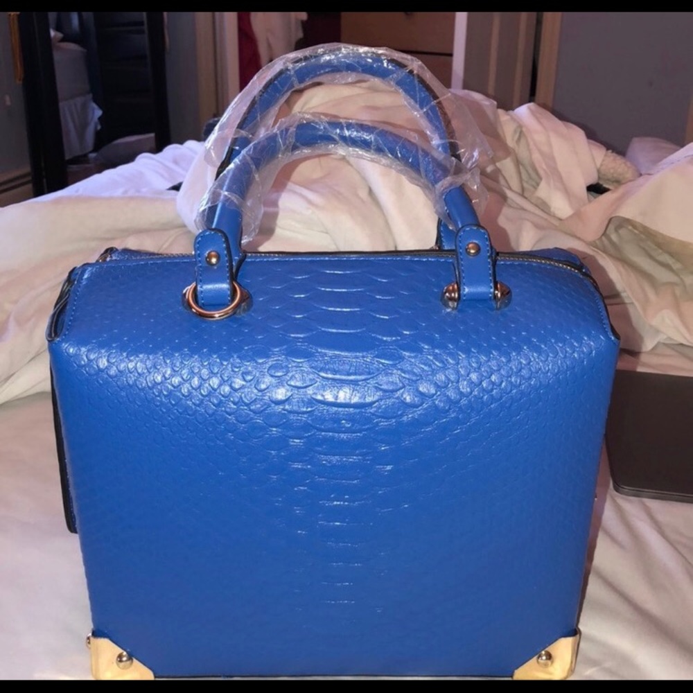 BRIGHT BLUE FAUX SNAKE SKIN PURSE